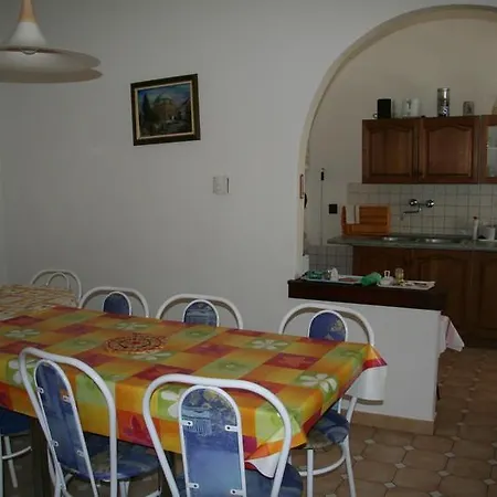 Ezustfenyo Vendeghaz * Orfű